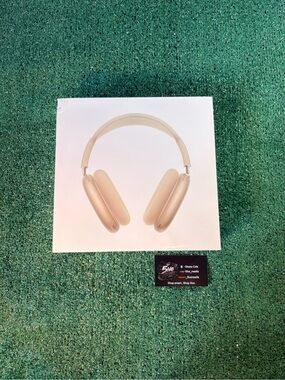 Apple AirPods Max - Starlight Over-Ear Headphones